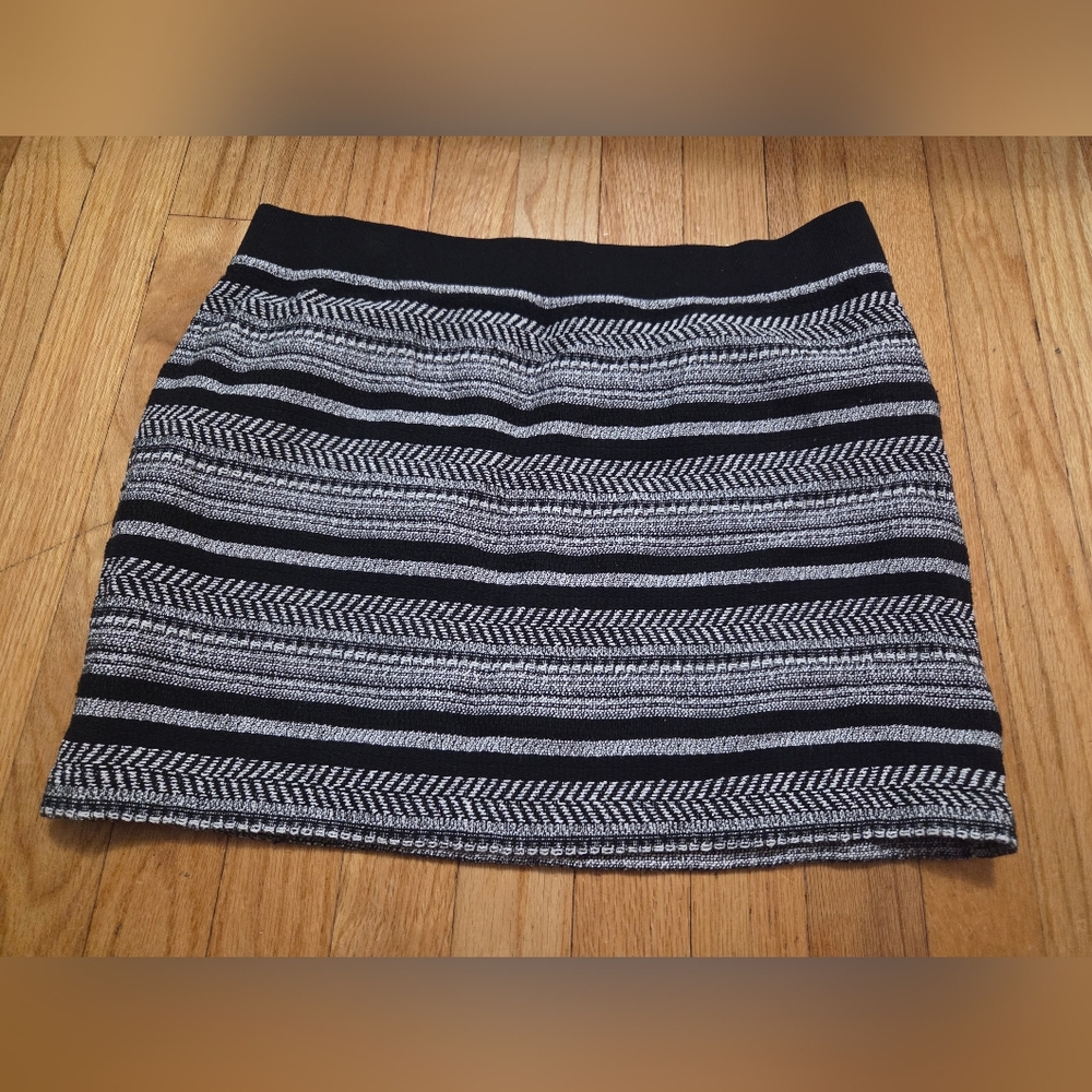 Lou & Grey Womens Black and Gray Striped Mini Skirt With Pockets EUC Size M - Picture 6 of 14